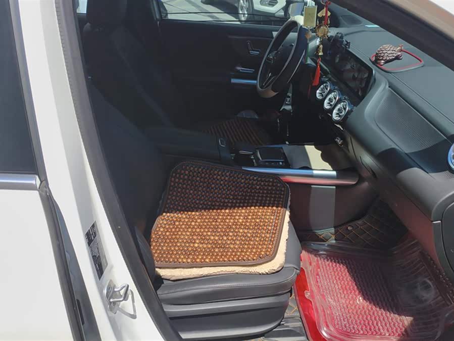 Mercedes-Benz EQA Class 2024 immagine di auto #9