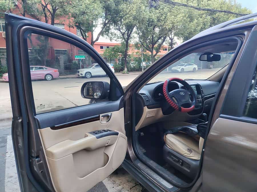 Hyundai Santa Fe Classic 2011 car image #9