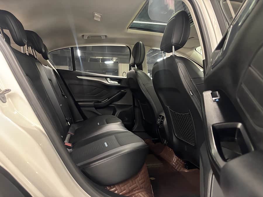 Ford Focus Active 2021 immagine di auto #9