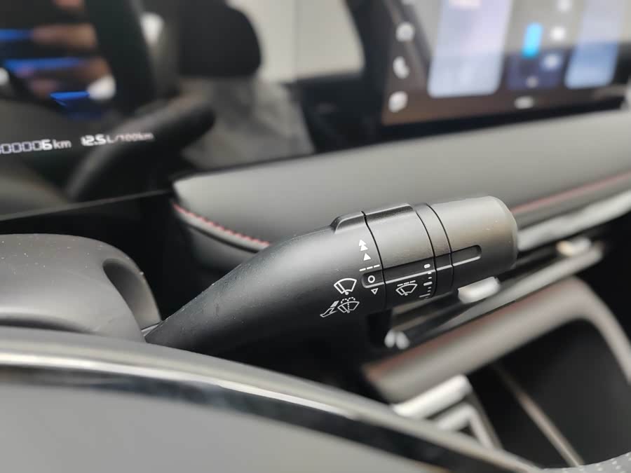 Roewe i5 2018 car image #9