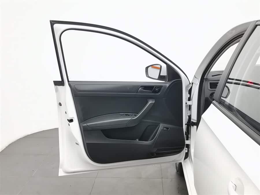 Volkswagen Santana 2022 car image #9