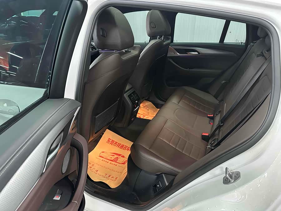 BMW X4 2020 car image #9