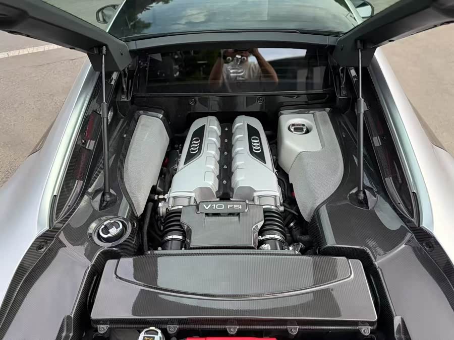 Audi R8 2013 car image #9