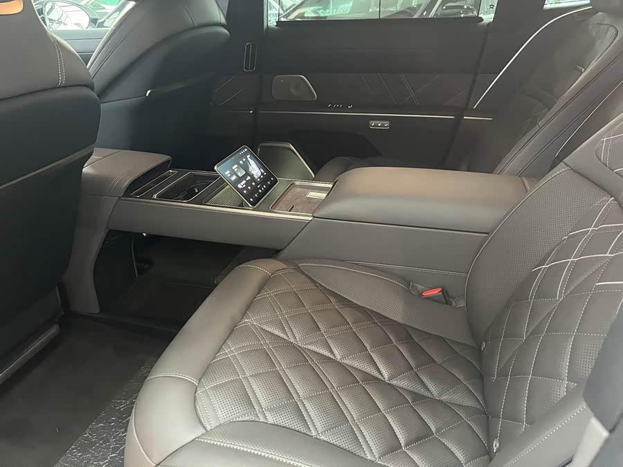 NIO ET9 2024 car image #9