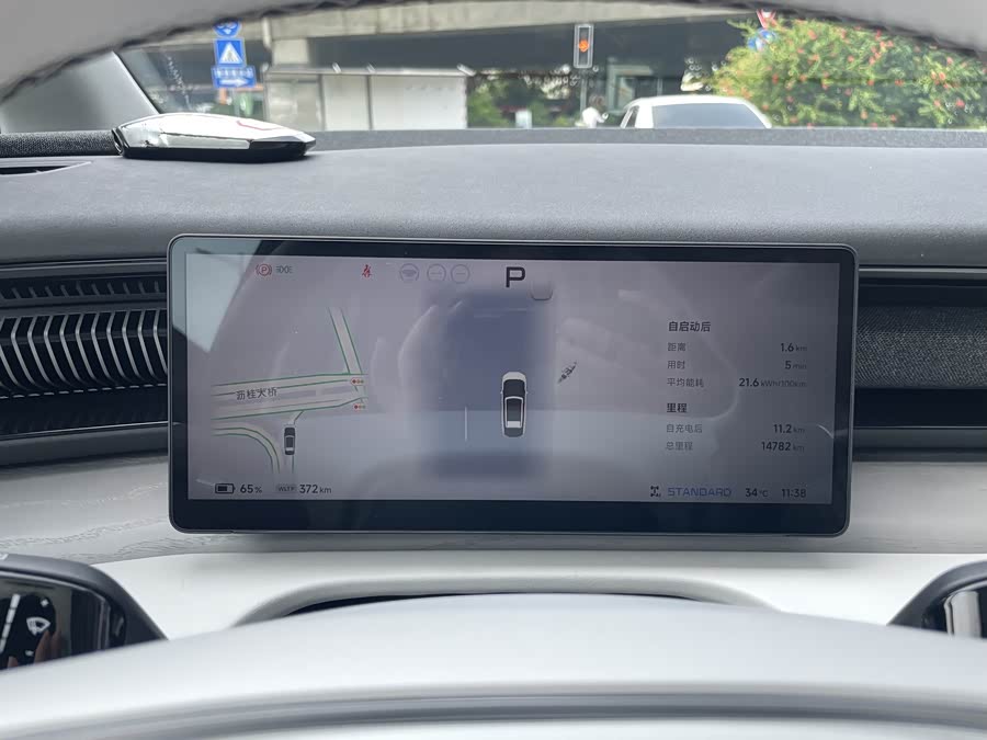 Xpeng X9 2024 صورة سيارة #9