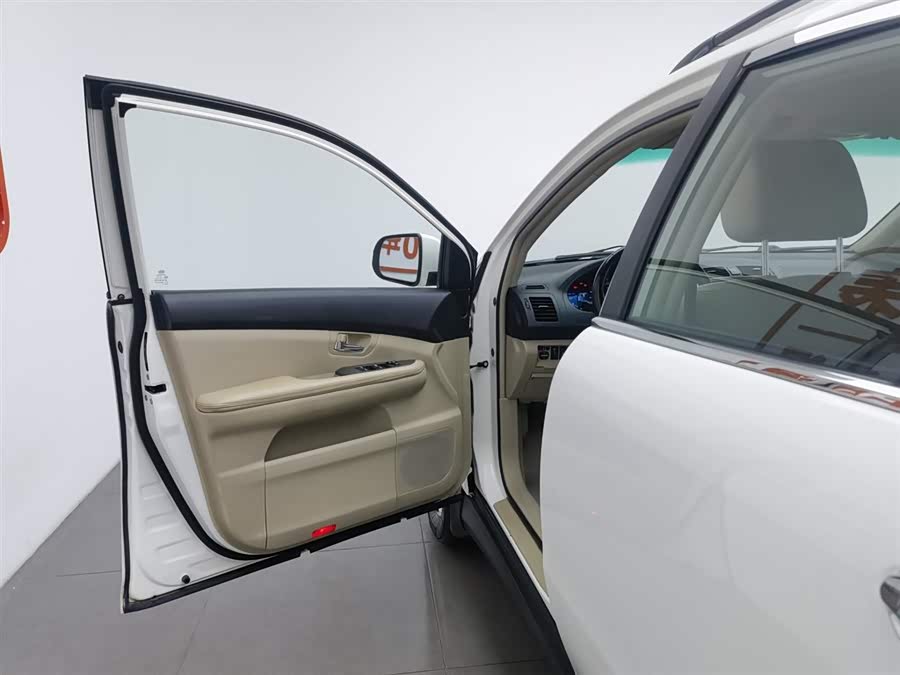 BYD S6 2013 car image #9