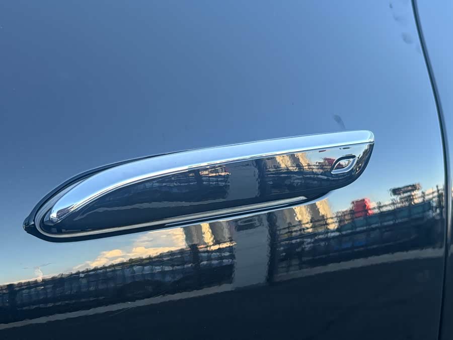 Mercedes-Benz EQS SUV 2025 car image #9