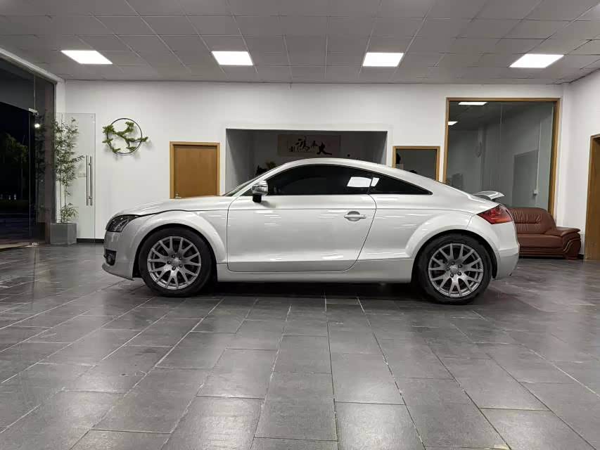 Audi TT 2009 image de voiture #9