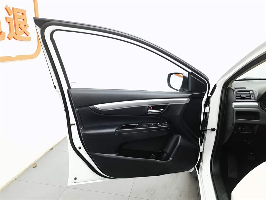 Suzuki Ciaz 2016 изображение автомобиля #9