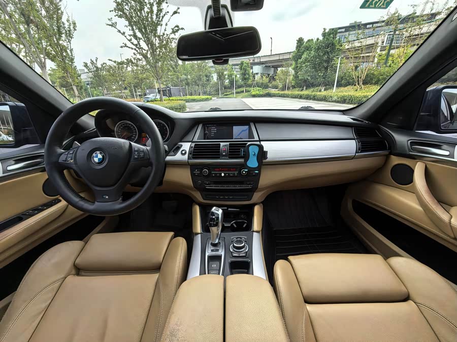 BMW X6 M 2011 car image #9