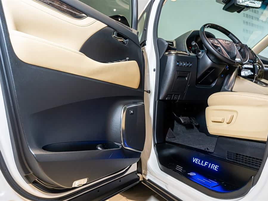 丰田 威尔法 2023 汽车图片 #9