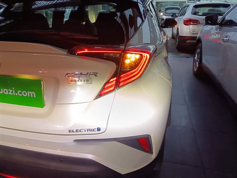 Toyota C-HR EV 2020 immagine di auto #9