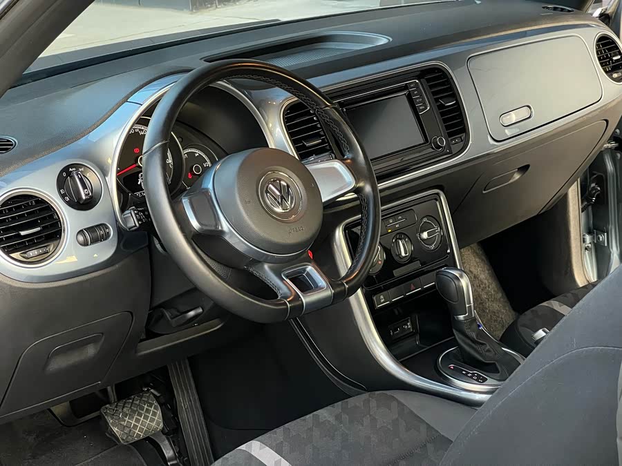 Volkswagen Beetle 2018 immagine di auto #9