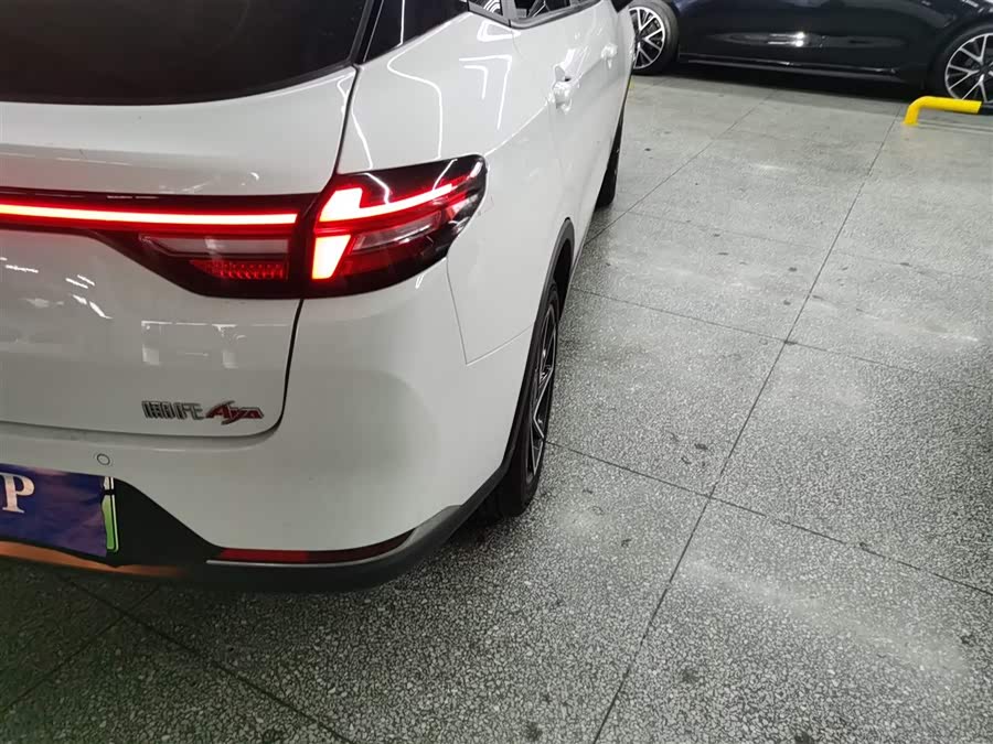 哪吒汽车 哪吒AYA 2024 汽车图片 #9