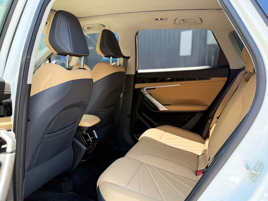 GEELY Boyue L 2023 car image #9