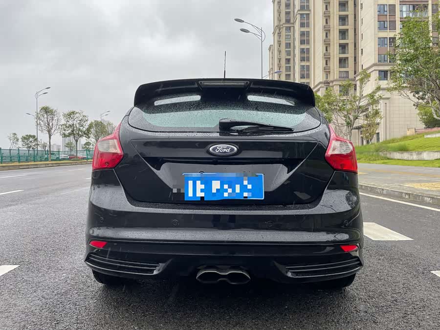 Ford Focus (Imported) 2013 car image #9