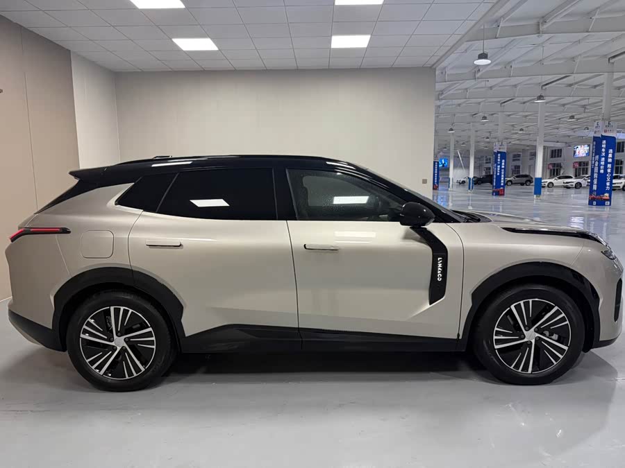 Lynk & Co 08 EM-P 2024 car image #9