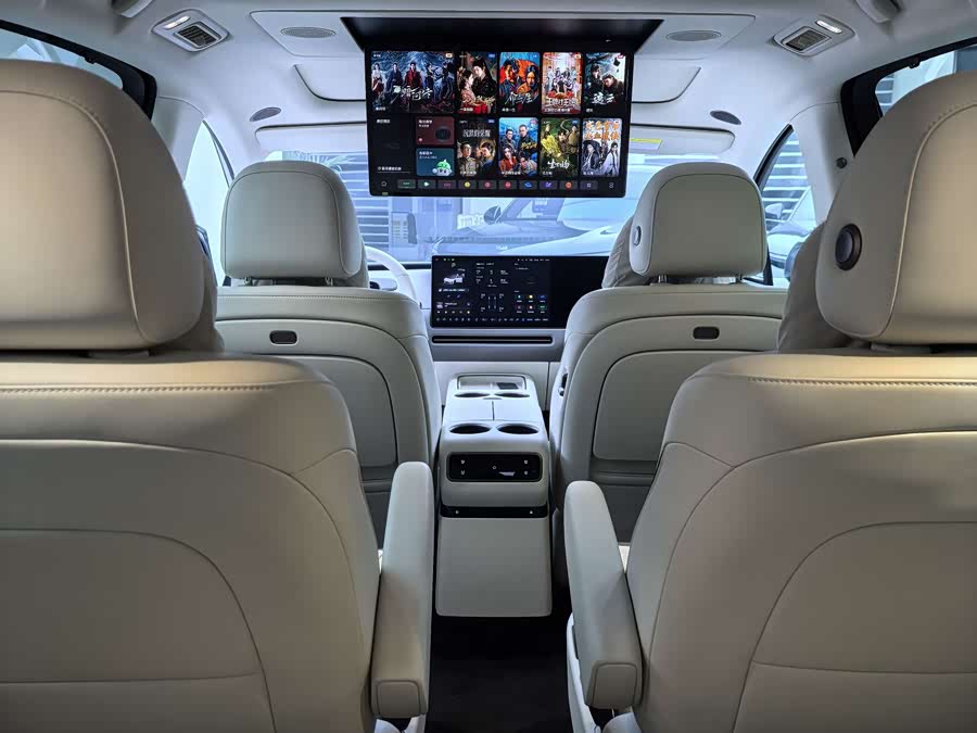 Li i8 2025 image de voiture #9