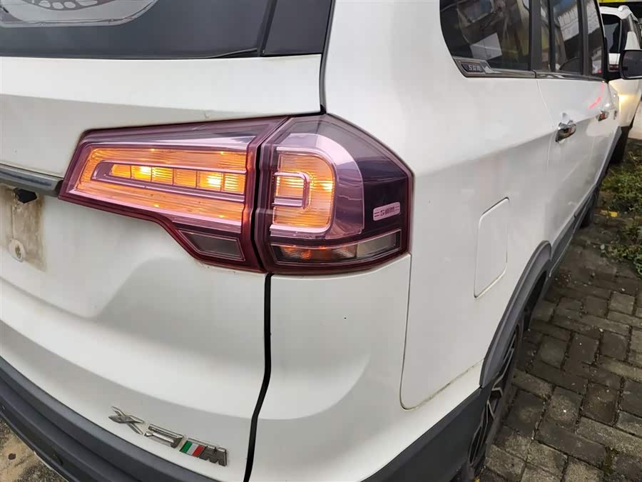 SWM X3 2017 imagen de coche #9