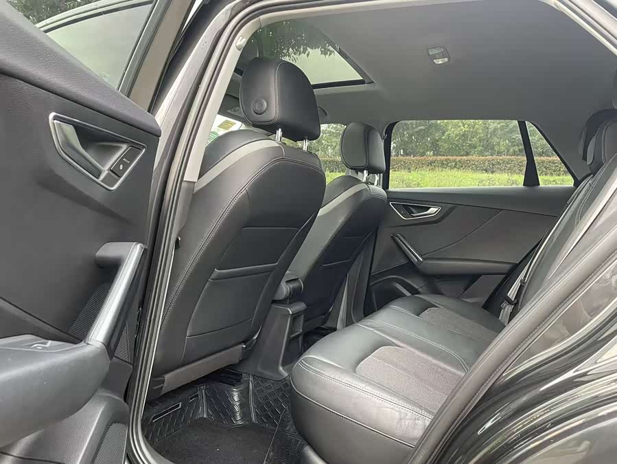 Audi Q2L e-tron 2020 صورة سيارة #9