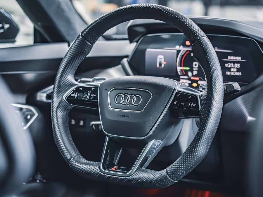 Audi RS e-tron GT 2023 car image #9