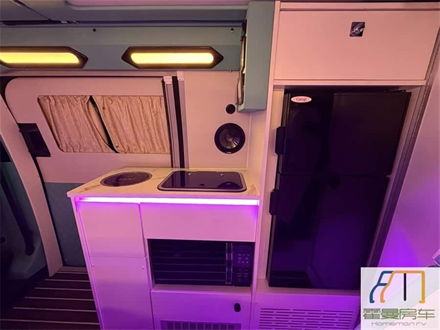 Ford Transit 2023 car image #9