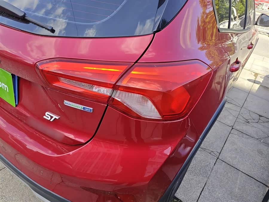 Ford Focus Active 2019 car image #9