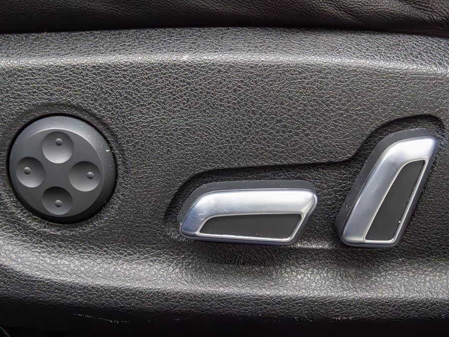 Audi RS 6 2017 صورة سيارة #9