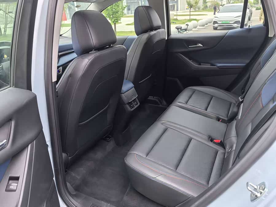 Chevrolet Equinox Plus 2024 car image #9