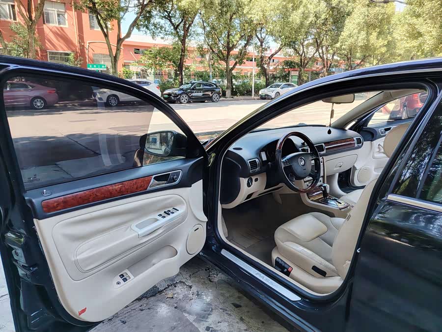 Volkswagen Passat Lingyu 2010 car image #9