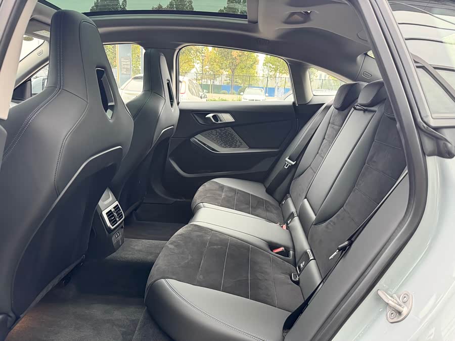 BMW 2 Series صورة سيارة #9