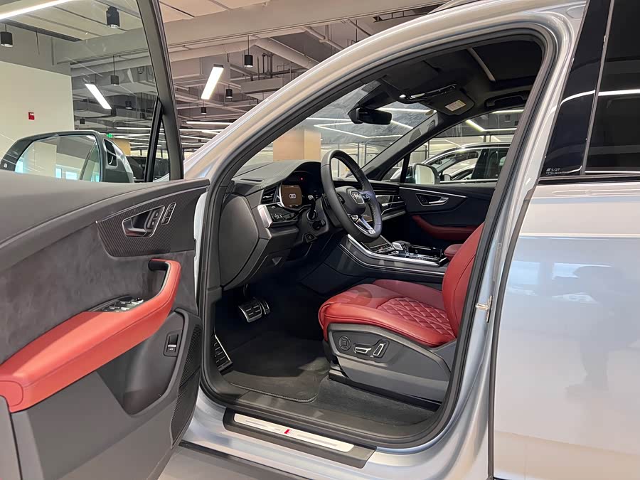 Audi SQ7 2024 car image #9