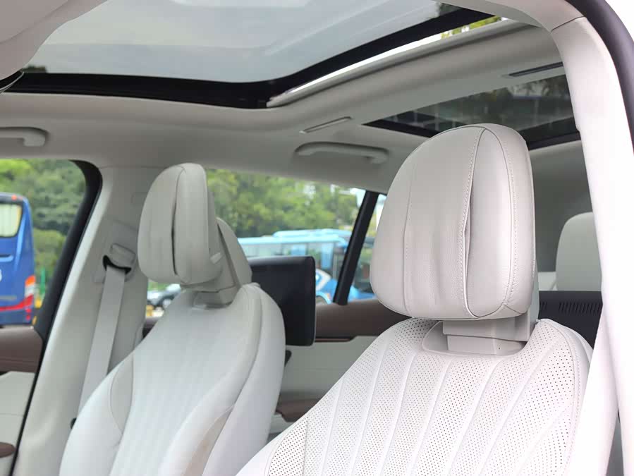 Mercedes-Benz EQS SUV 2023 car image #9