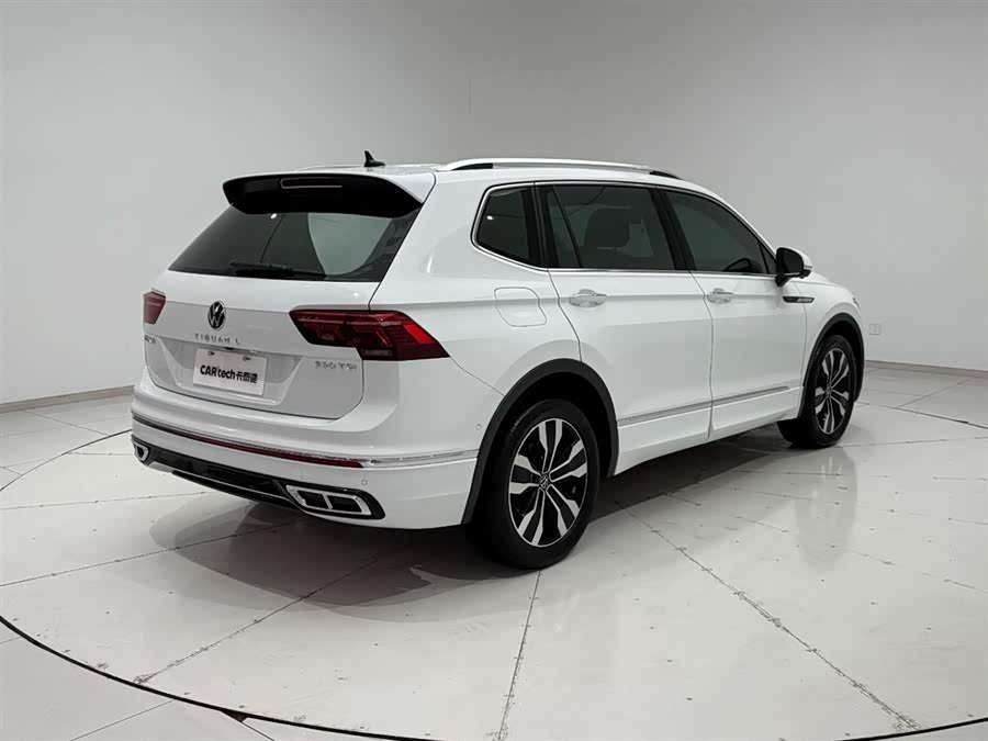 Volkswagen Tiguan L 2024 car image #9