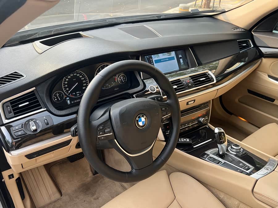 BMW 5 Series GT 2010 car image #9