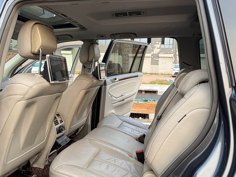 Mercedes-Benz GL Class 2010 car image #9