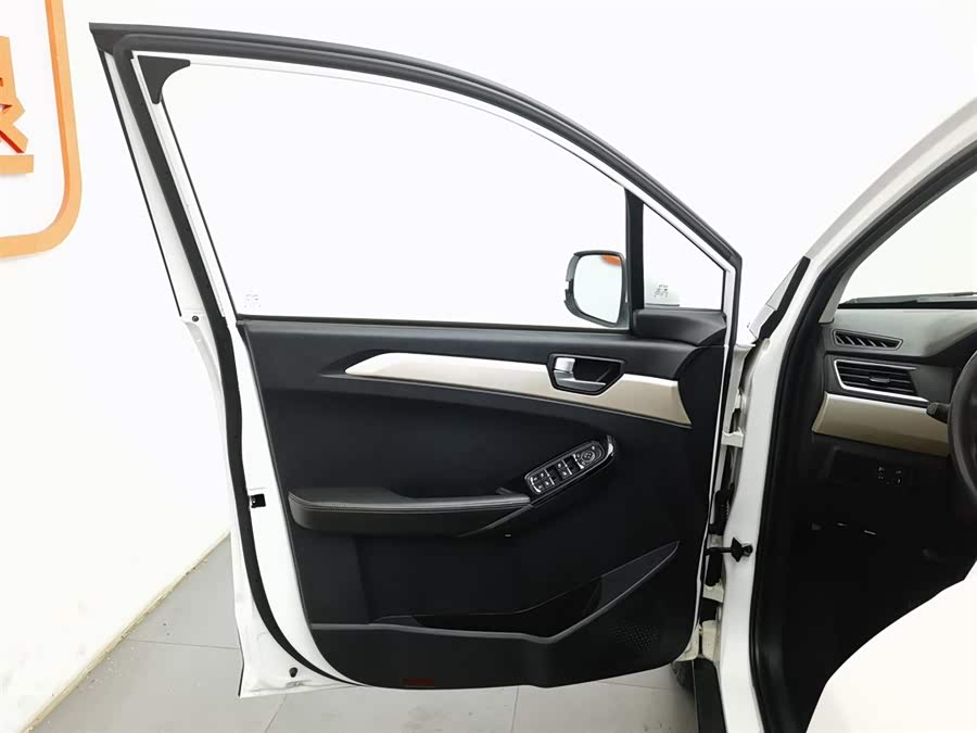 哪吒汽车 哪吒N01 2019 汽车图片 #9