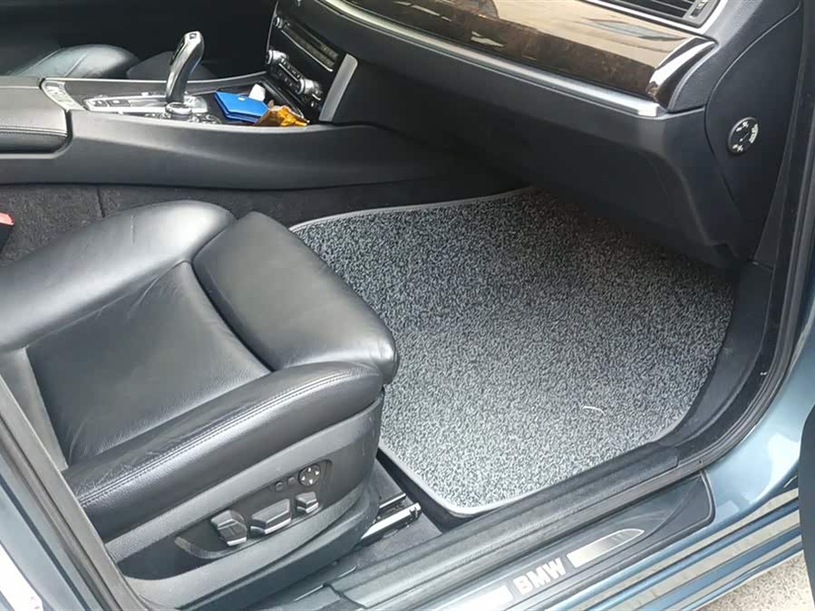 BMW 5 Series GT 2010 immagine di auto #9