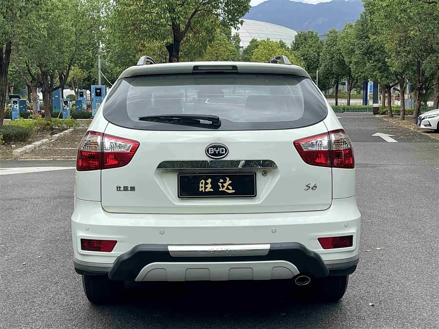 BYD S6 2013 car image #9