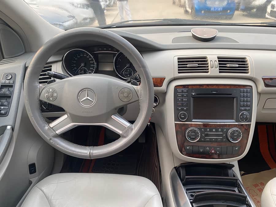 Mercedes-Benz R Class 2009 car image #9