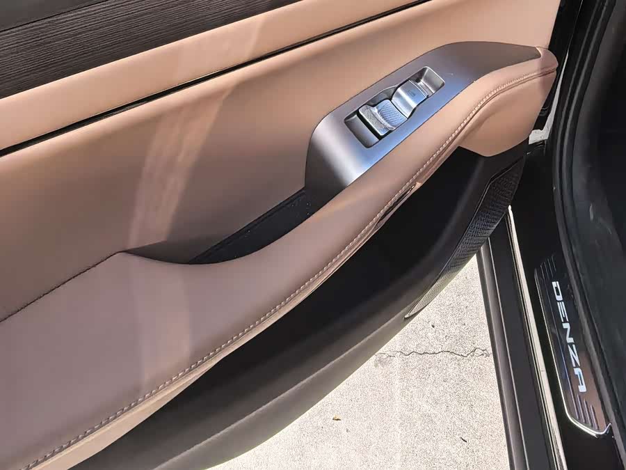 Denza N7 2024 car image #9