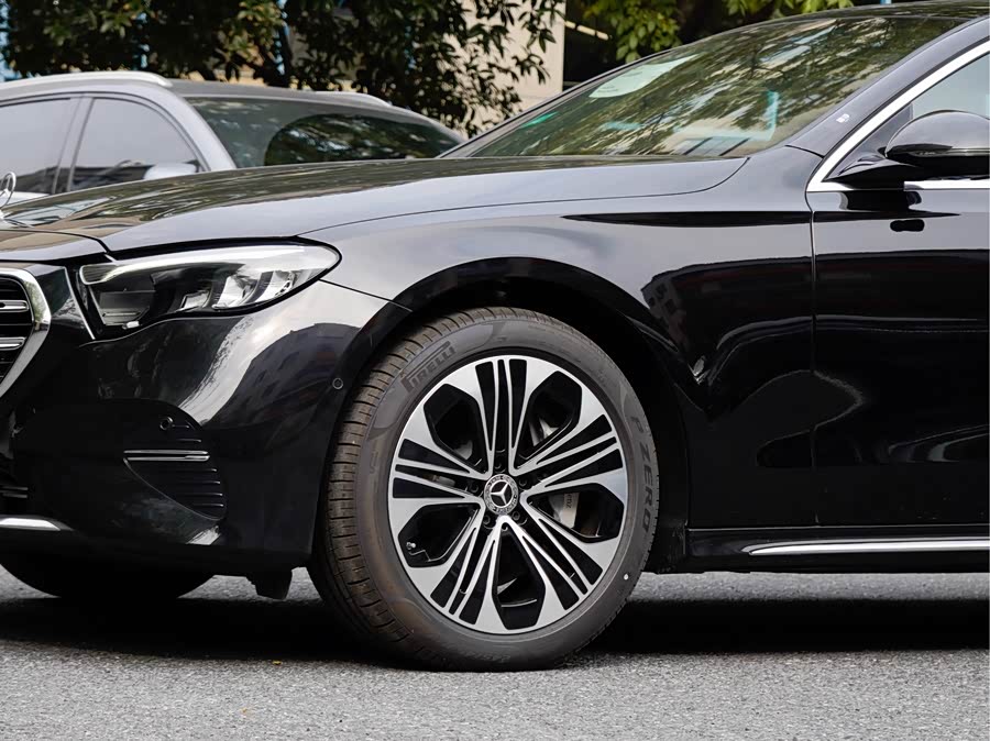 Mercedes-Benz E Class New Energy 2023 car image #9