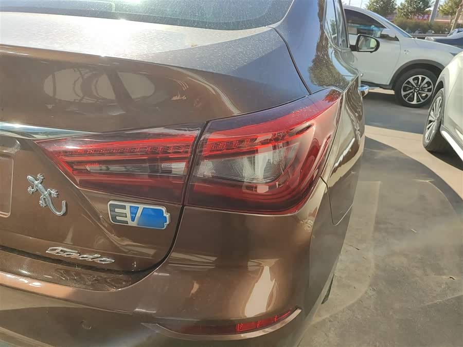 Changan Eado EV 2018 car image #9