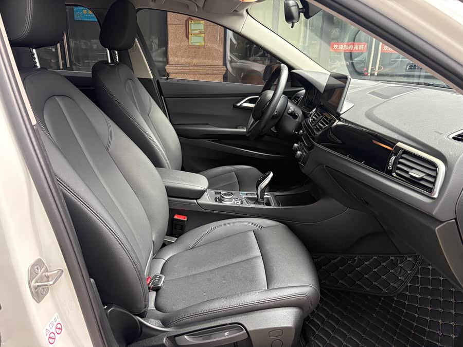 BMW 1 Series 2021 car image #9