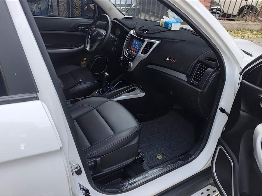 Changan CS35 2017 car image #9