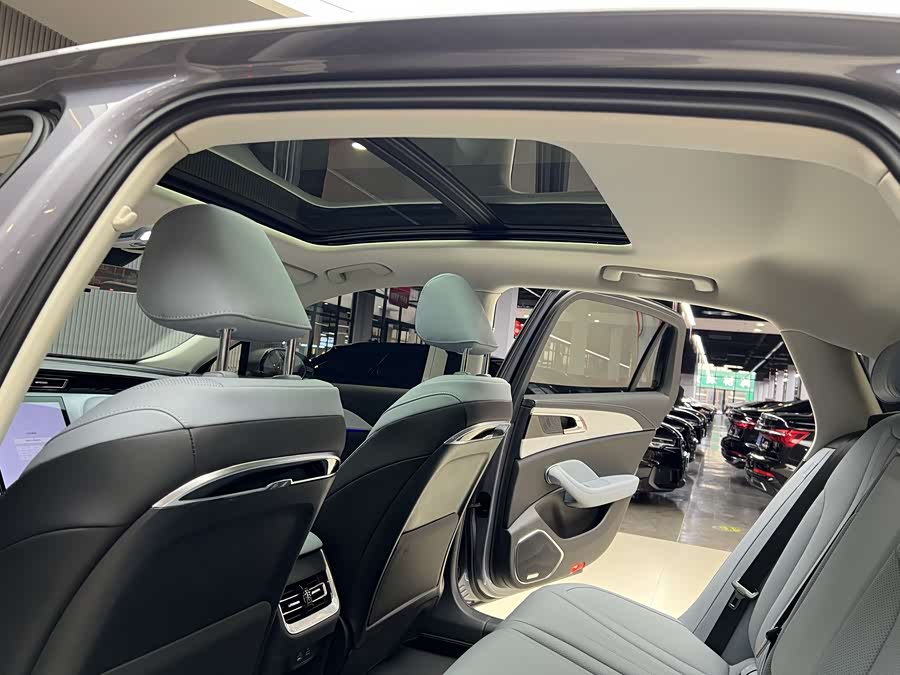 HongQi H5 PHEV 2025 #9 HongQi H5 PHEV 2025 car image #9