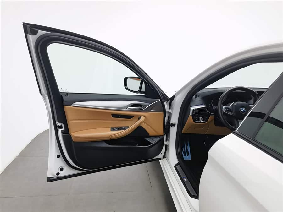 BMW 5 Series (Imported) 2018 car image #9