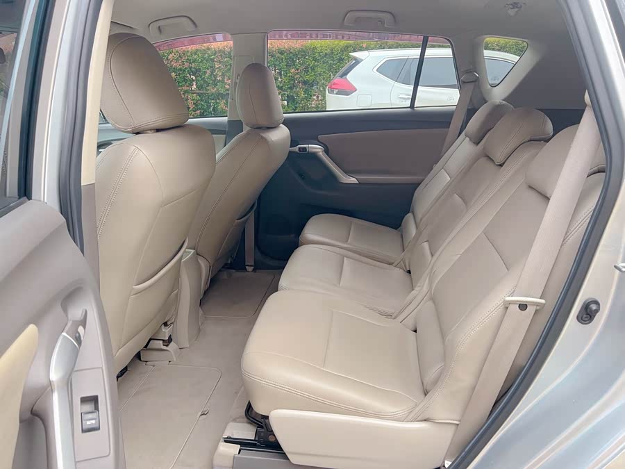 Toyota Reiz 2011 car image #9