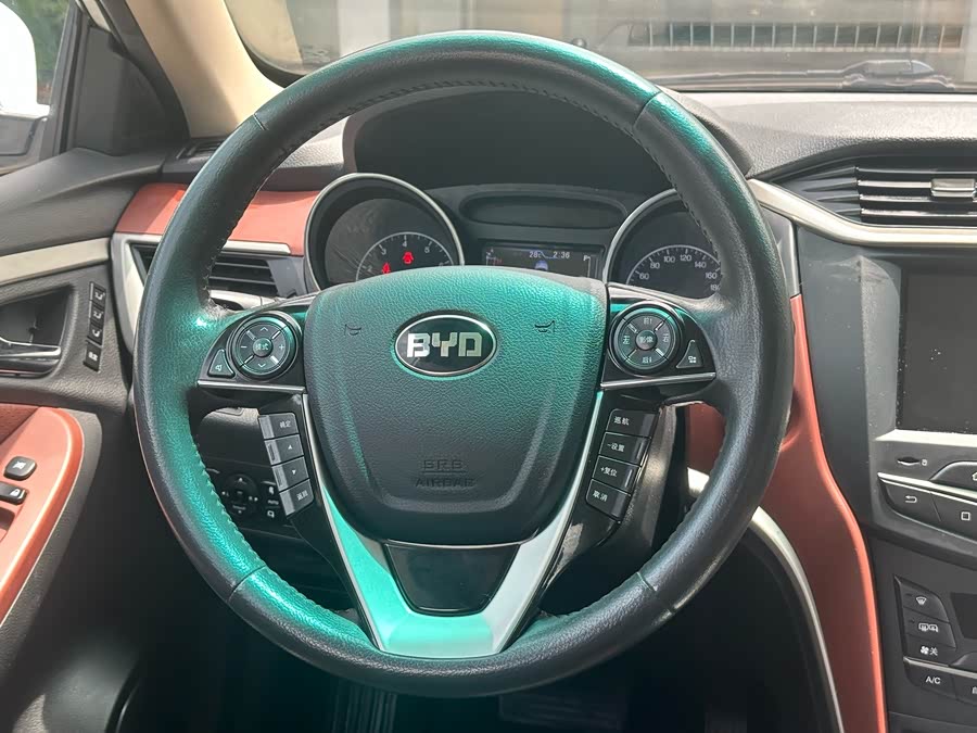 BYD G5 2017 immagine di auto #9