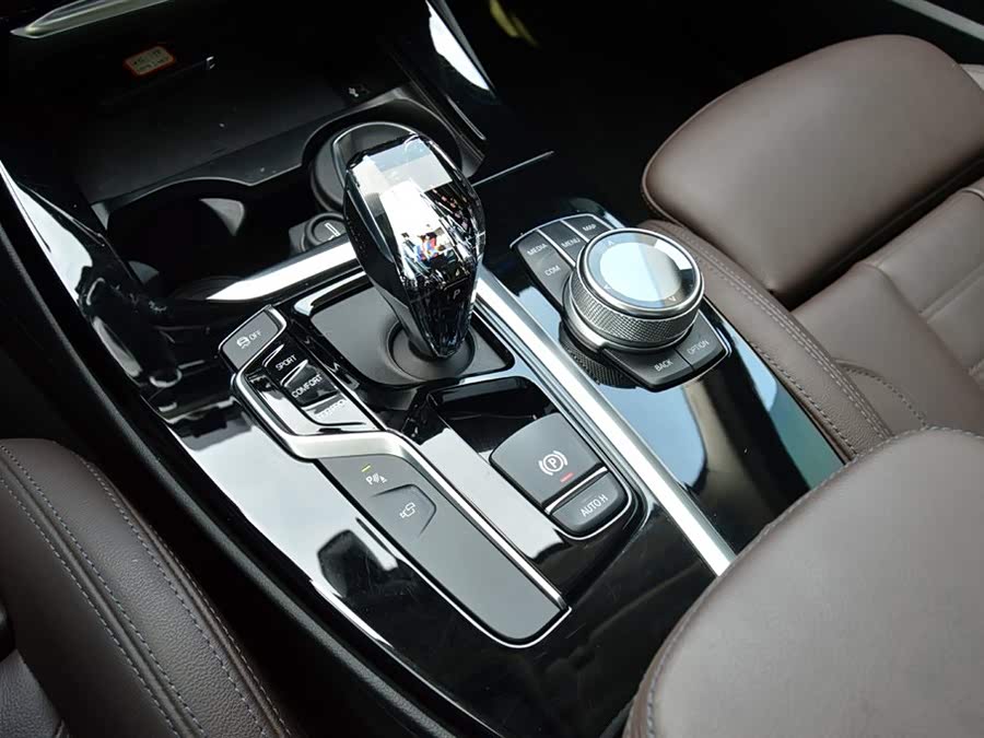 BMW iX3 2022 car image #9